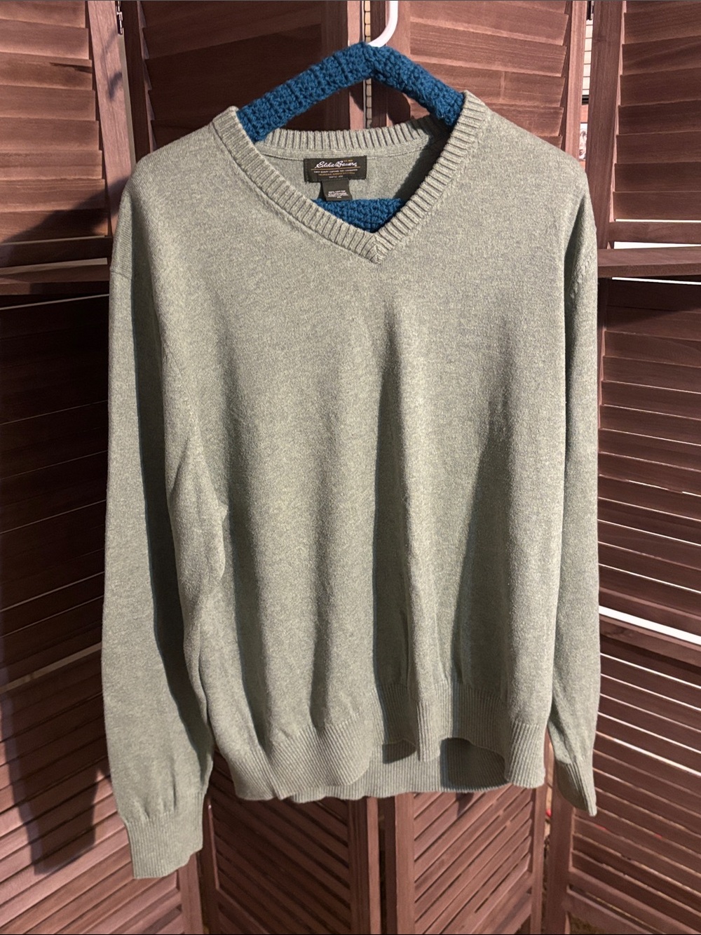 Eddie Bauer V-Neck Sweater in Sage Green